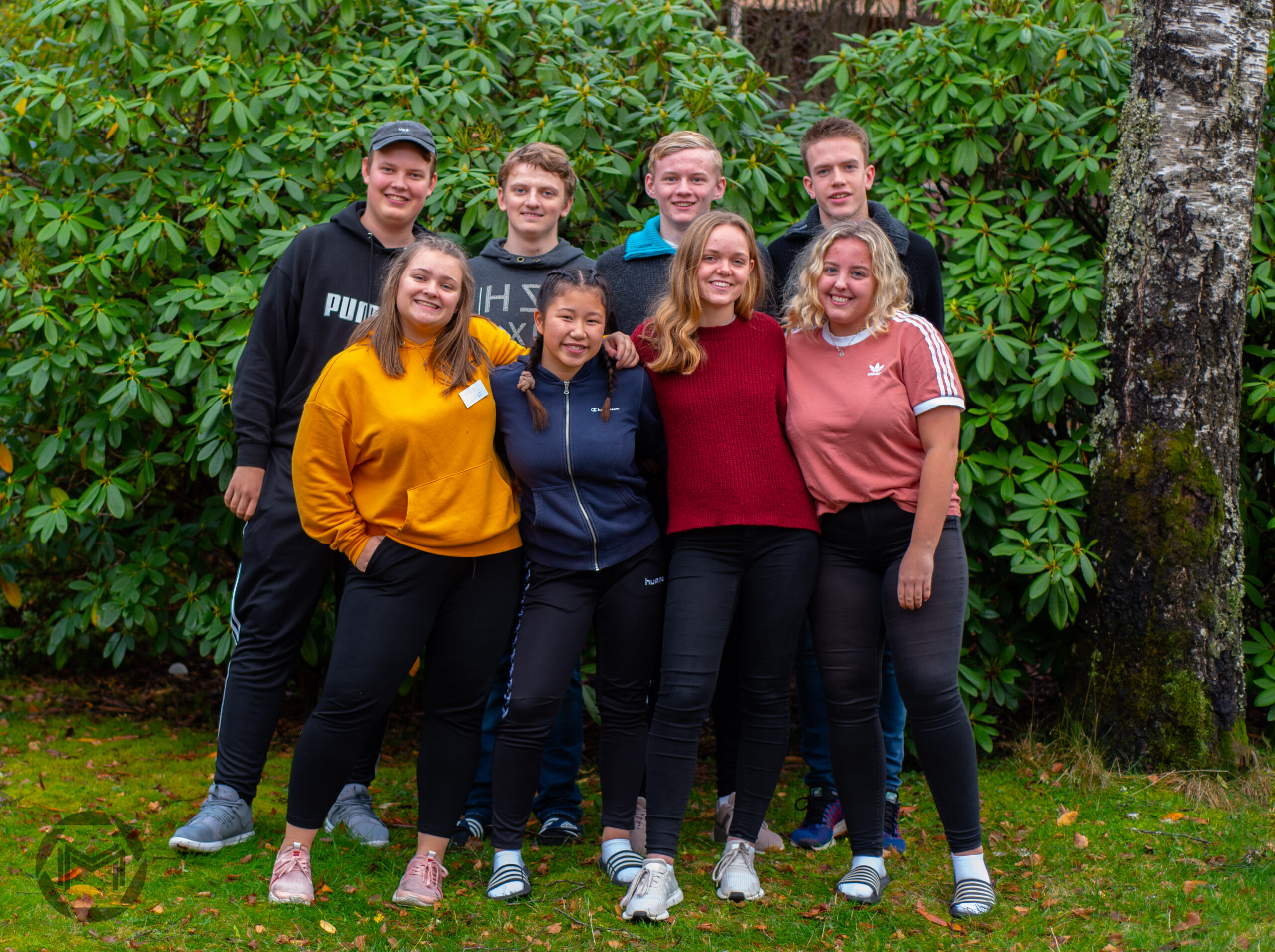 Denne gjengen var med på leir på Solgry. Halvparten av dei som ein del av teamtjeneste, resten fordi det er jysla kjekt å vera leiar på leir. Foto: Kristoffer Georg Aase