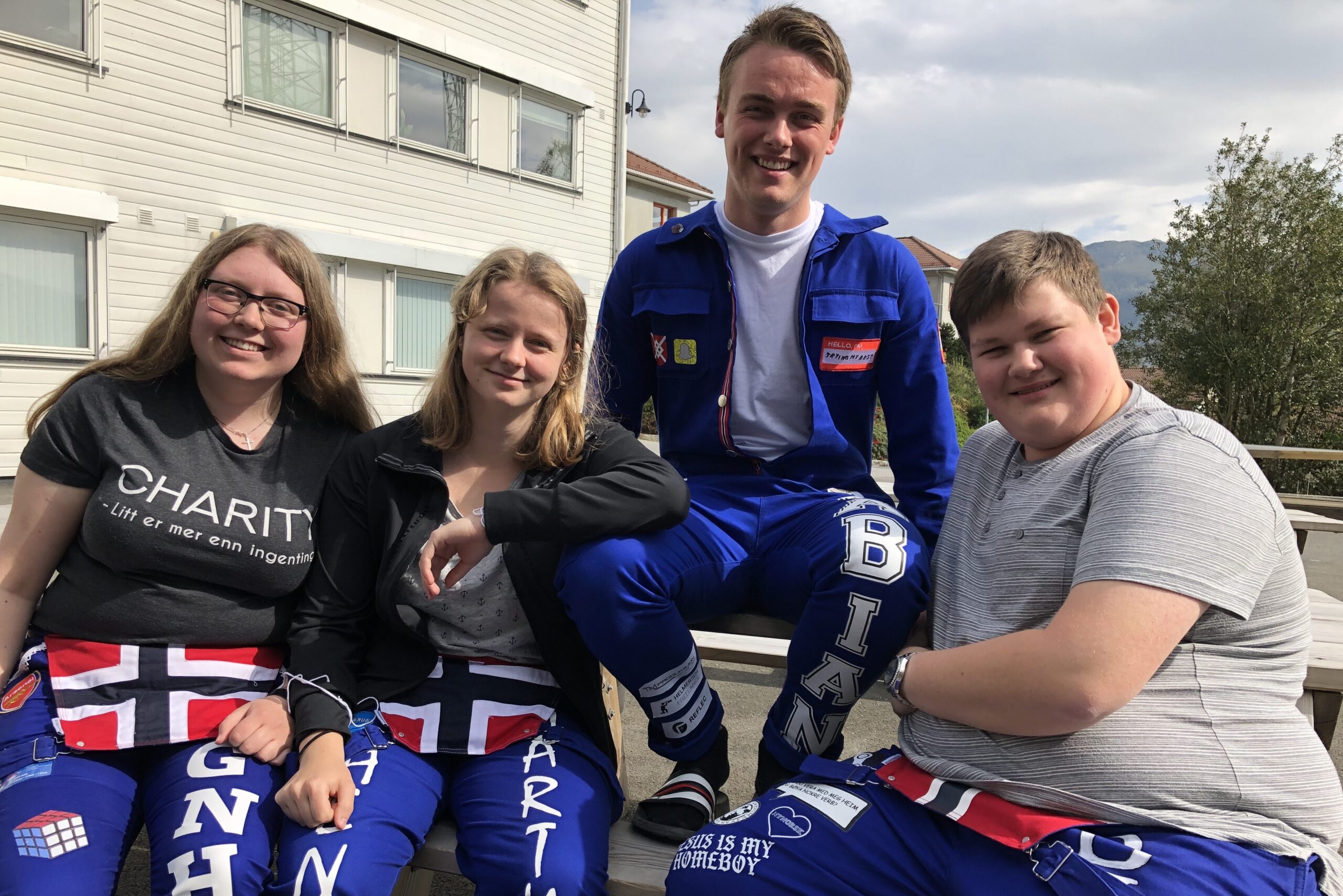 Ragnhild, Hennie Marthea, Fabian og NIls Arne ser fram til dei næraste vekene som blåruss.