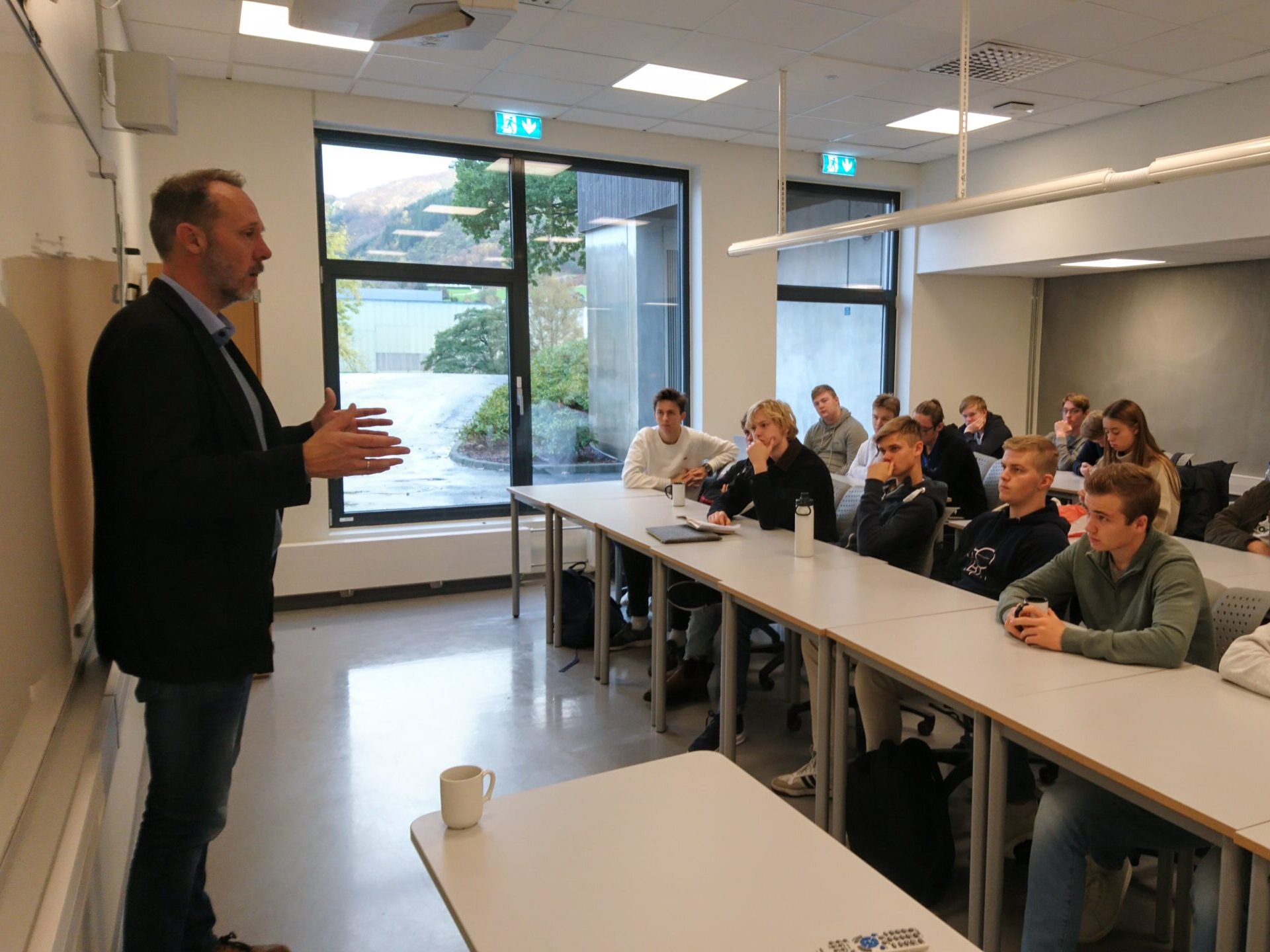 Gaute Heivoll underviser 3ST om litteratur og språk