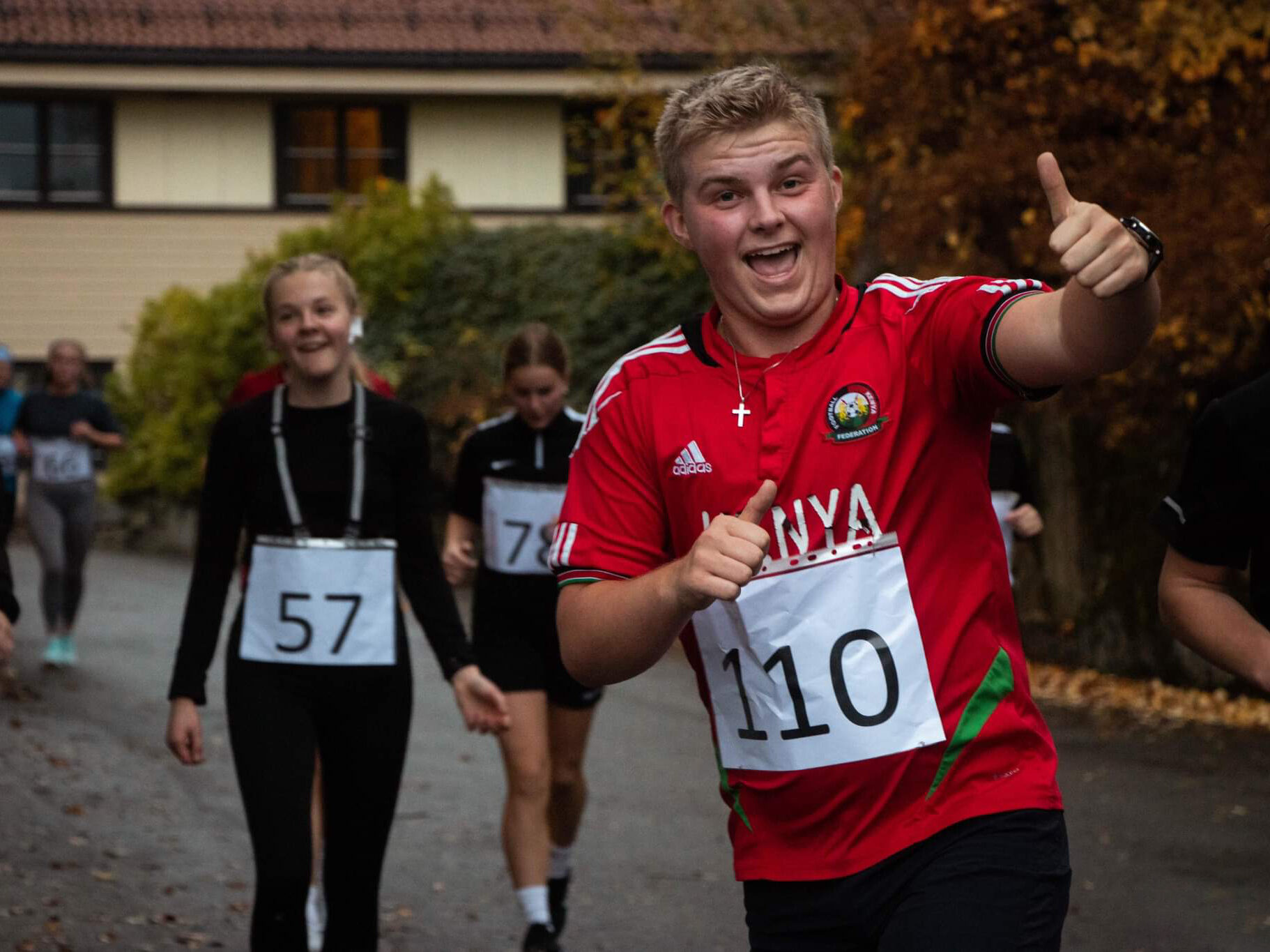 Gjennom det årvisse misjonsløpet samla Simen Stensland og medelevar samla inn 935.000 til ulikt arbeid i Aust-Afrika. Foto: Lundenesrussen 2022.