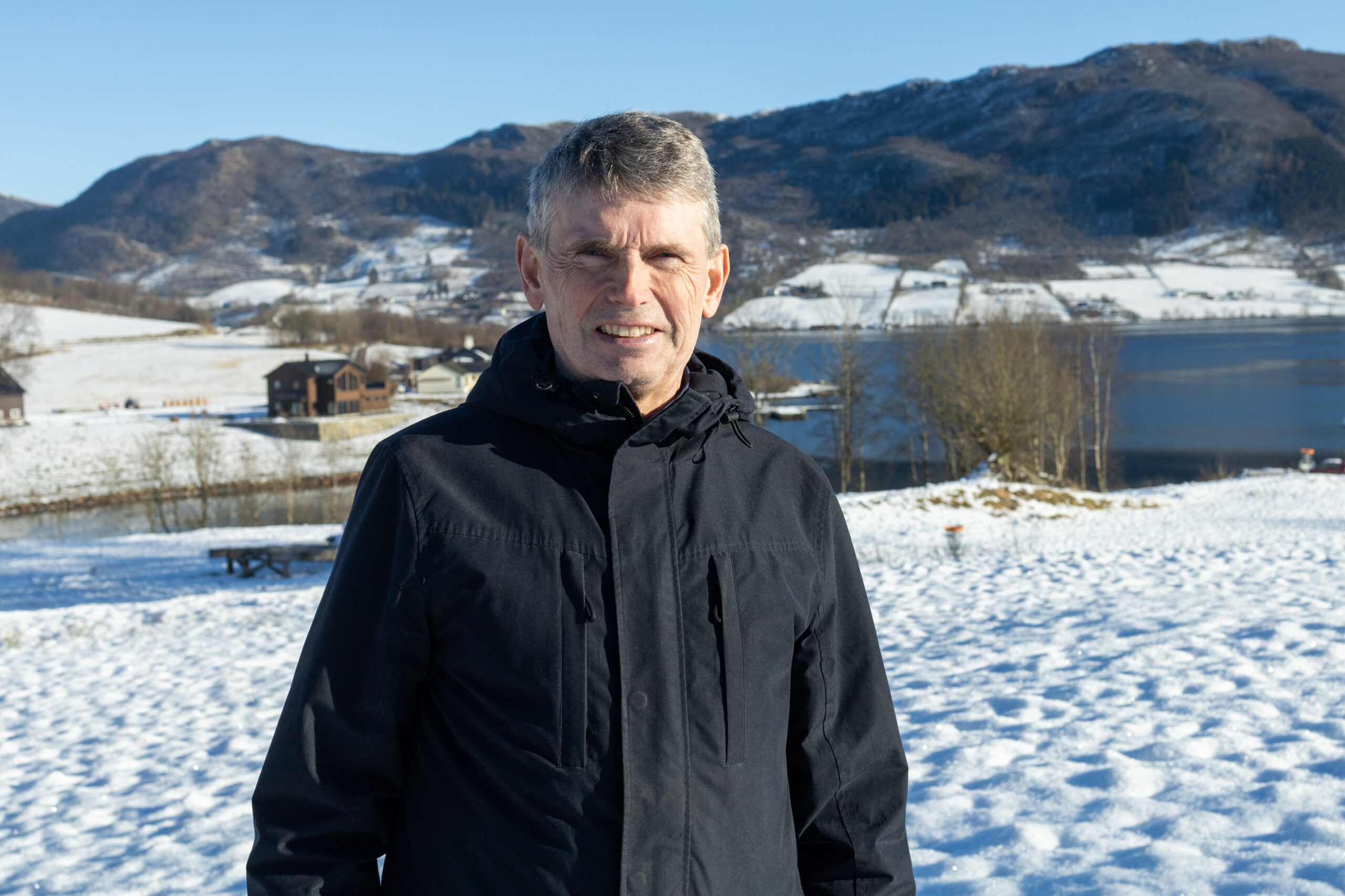 Rektor Gustav Løge Fosse gler seg over svært gode søkartal til Lundeneset komande skuleår (Foto: Helge J. Stautland)